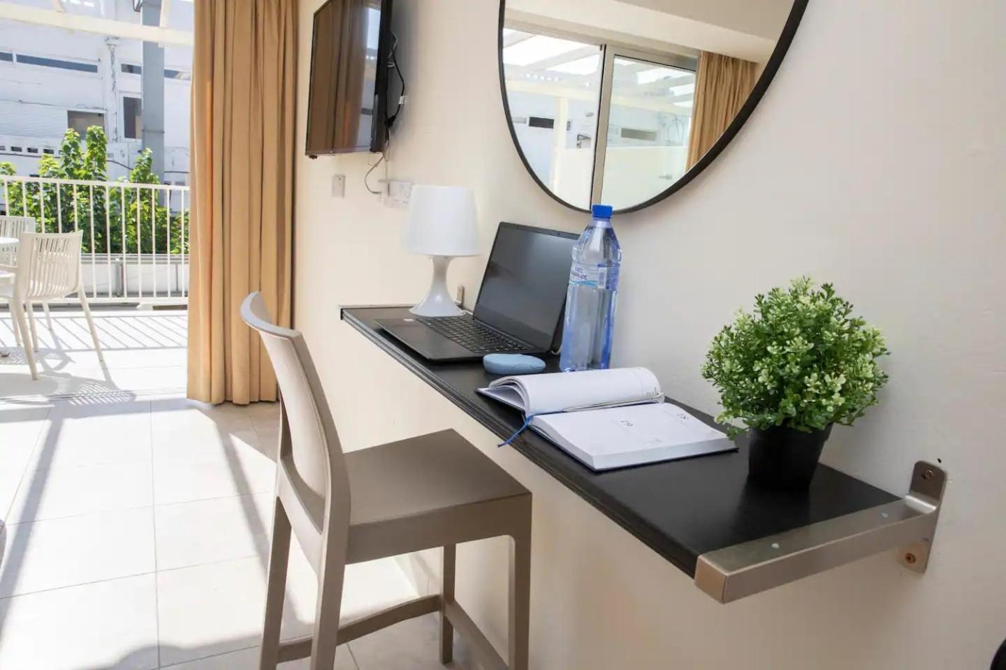 Harbour Lights Studio Apartments بافوس المظهر الخارجي الصورة