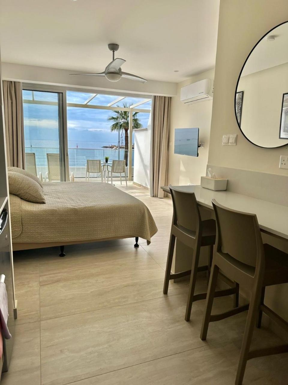 Harbour Lights Studio Apartments بافوس المظهر الخارجي الصورة
